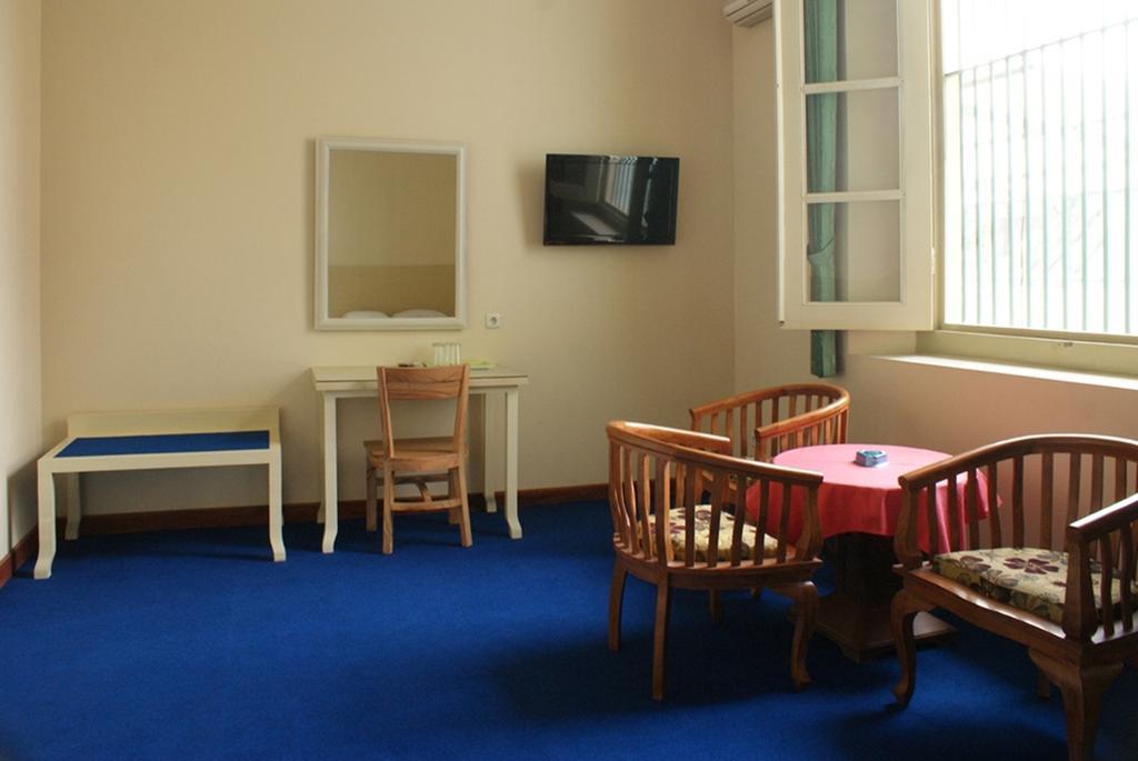 Surakarta  Hotel Trio חדר תמונה