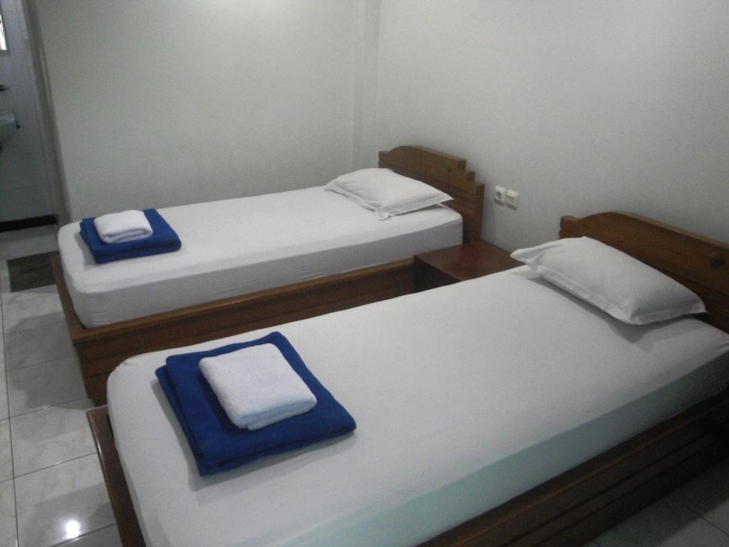 Surakarta  Hotel Trio חדר תמונה