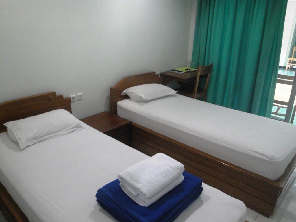 Surakarta  Hotel Trio חדר תמונה