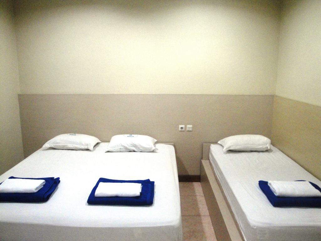 Surakarta  Hotel Trio חדר תמונה