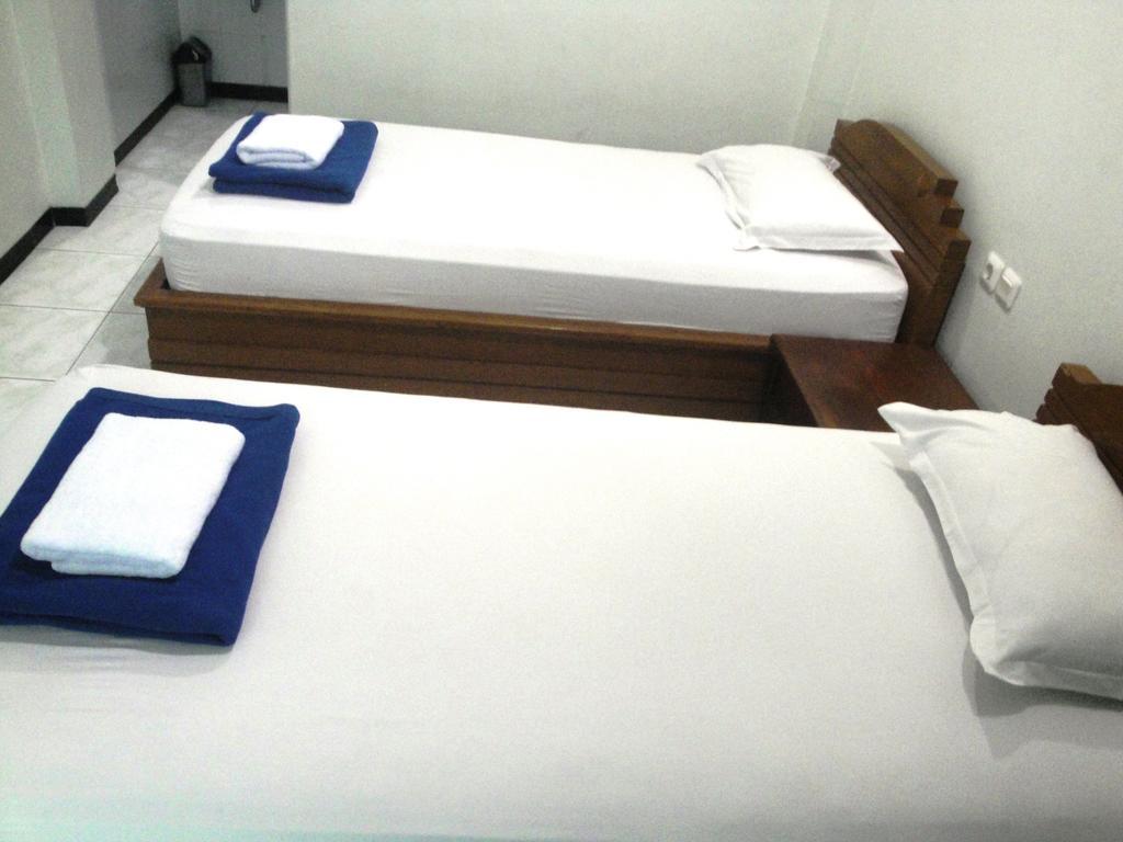 Surakarta  Hotel Trio חדר תמונה
