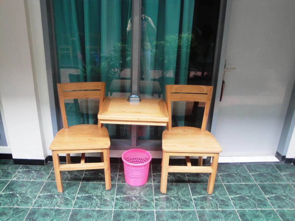 Surakarta  Hotel Trio חדר תמונה