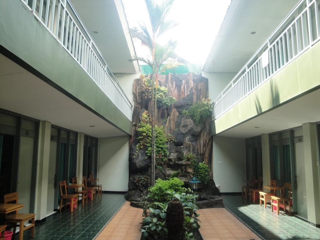 Surakarta  Hotel Trio מראה חיצוני תמונה