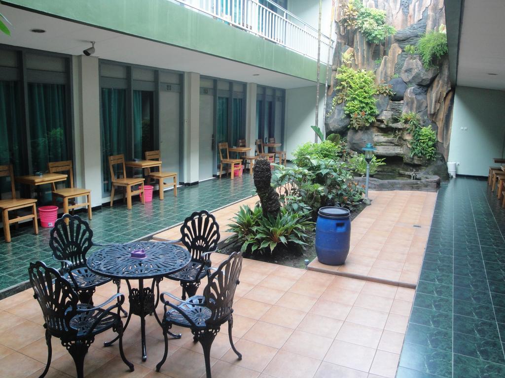 Surakarta  Hotel Trio מראה חיצוני תמונה
