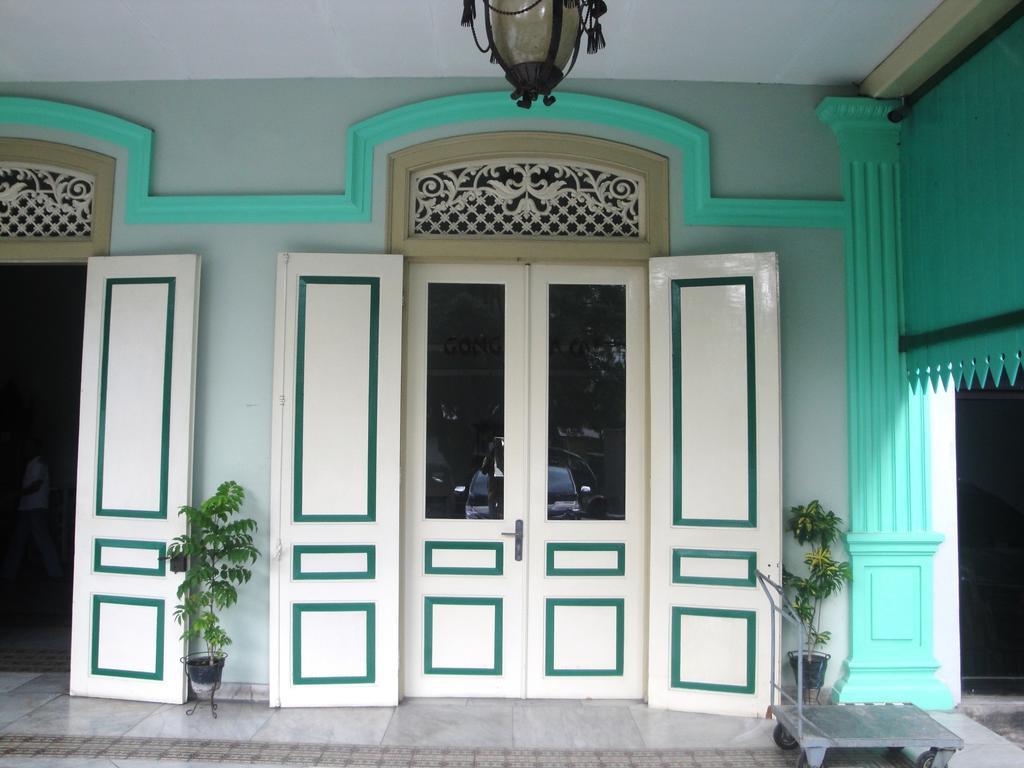 Surakarta  Hotel Trio מראה חיצוני תמונה
