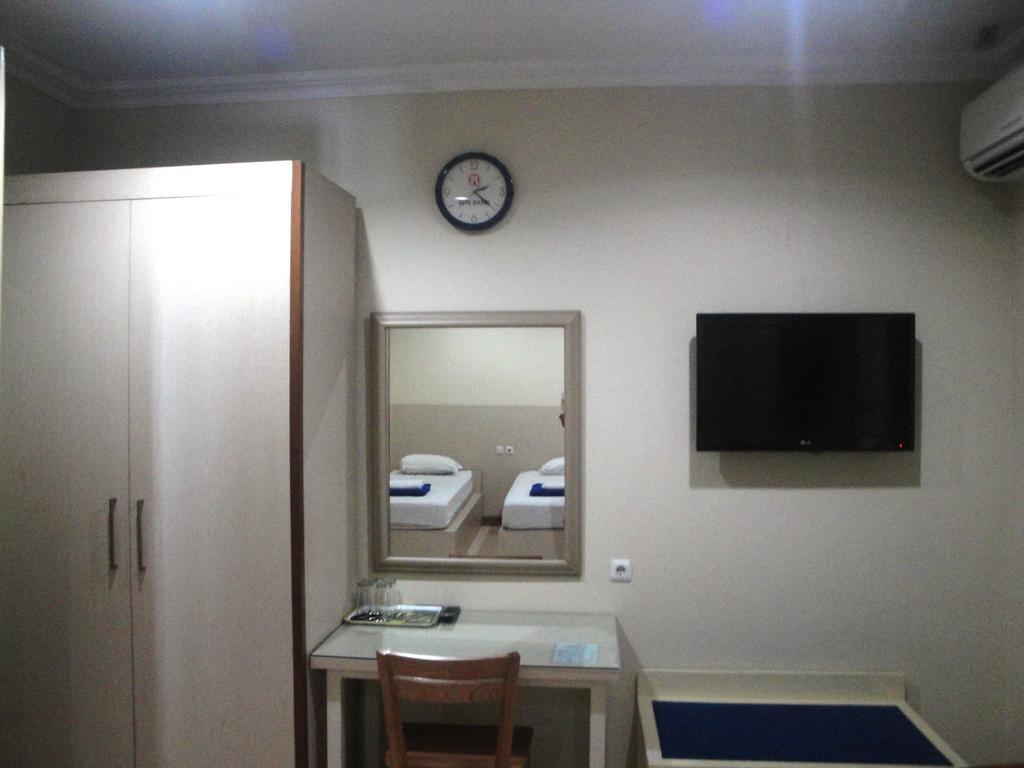 Surakarta  Hotel Trio חדר תמונה