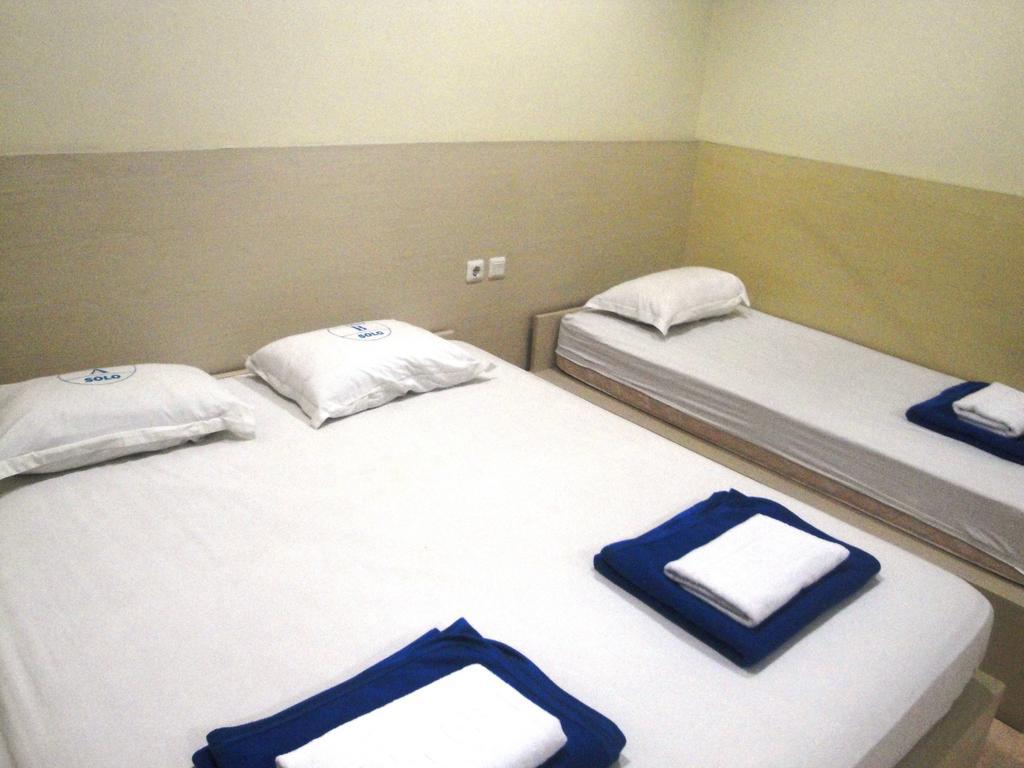 Surakarta  Hotel Trio חדר תמונה