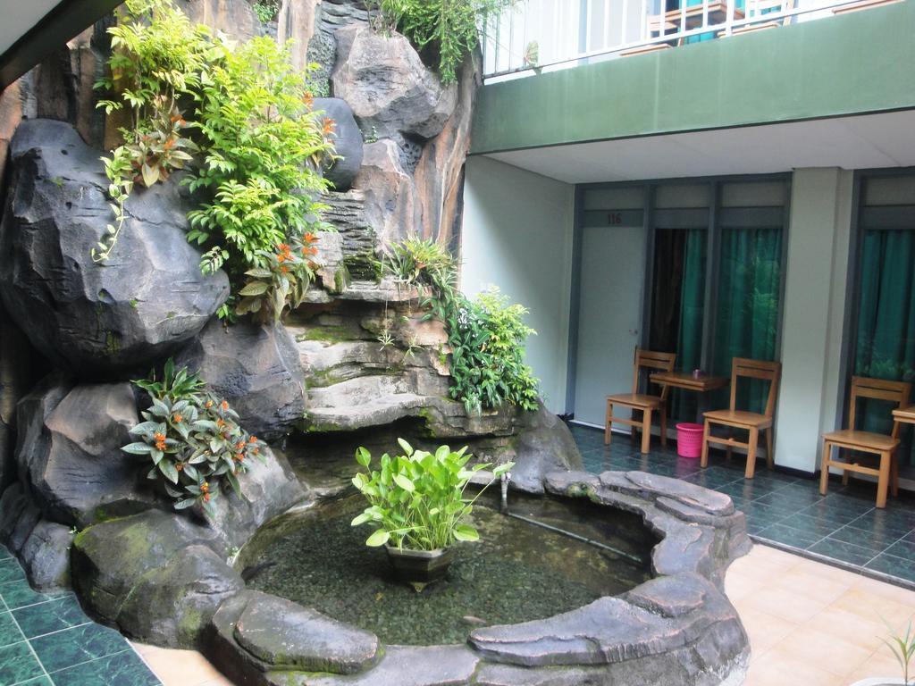 Surakarta  Hotel Trio מראה חיצוני תמונה
