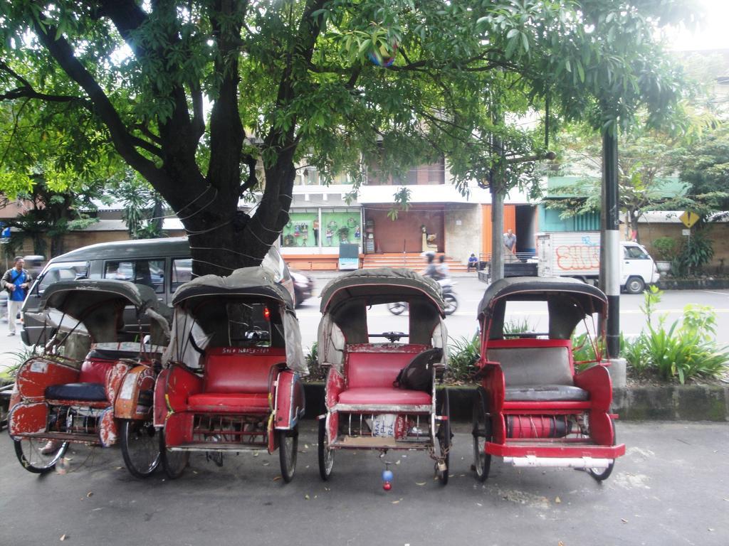 Surakarta  Hotel Trio מראה חיצוני תמונה