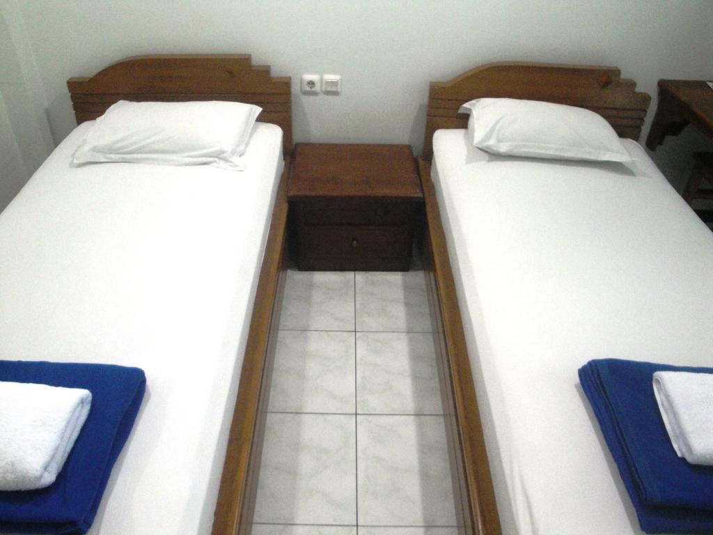 Surakarta  Hotel Trio חדר תמונה