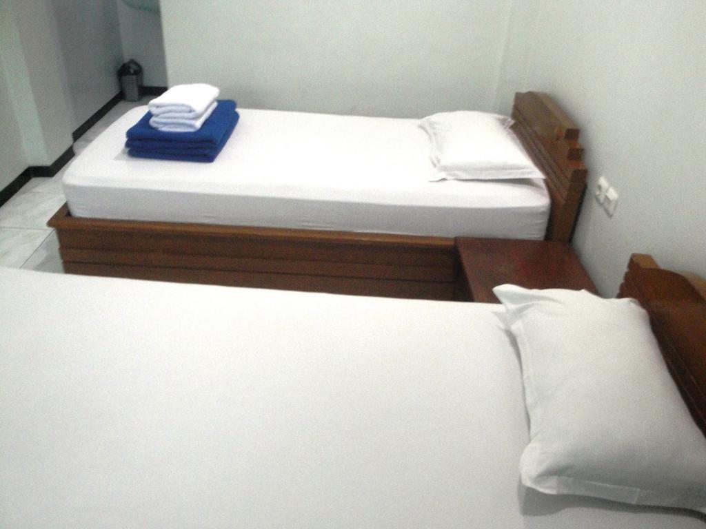 Surakarta  Hotel Trio חדר תמונה
