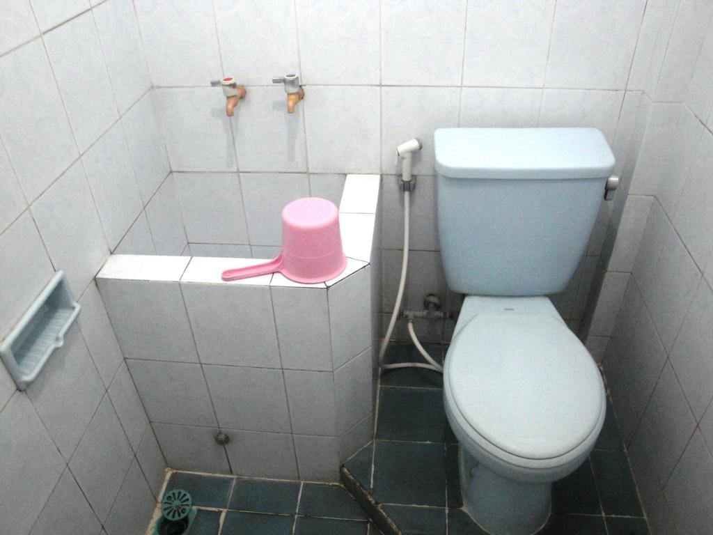 Surakarta  Hotel Trio חדר תמונה